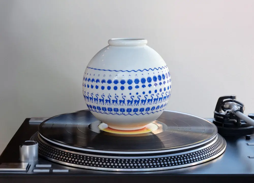 The surface animates on a standard record player spinning at 33 rpm, viewed at 24 frames per second through a camera or synchronized strobe light